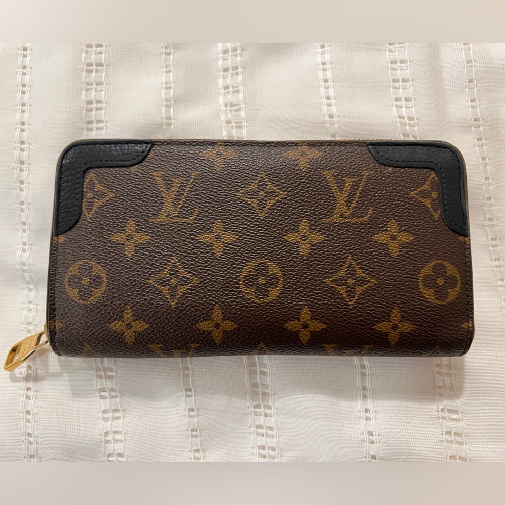 Louis Vuitton Zippy Wallet